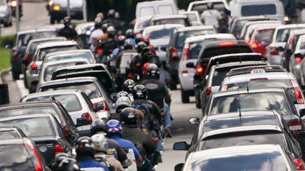 Corredor de moto passa valer em Novo Código de Trânsito - Motor Show