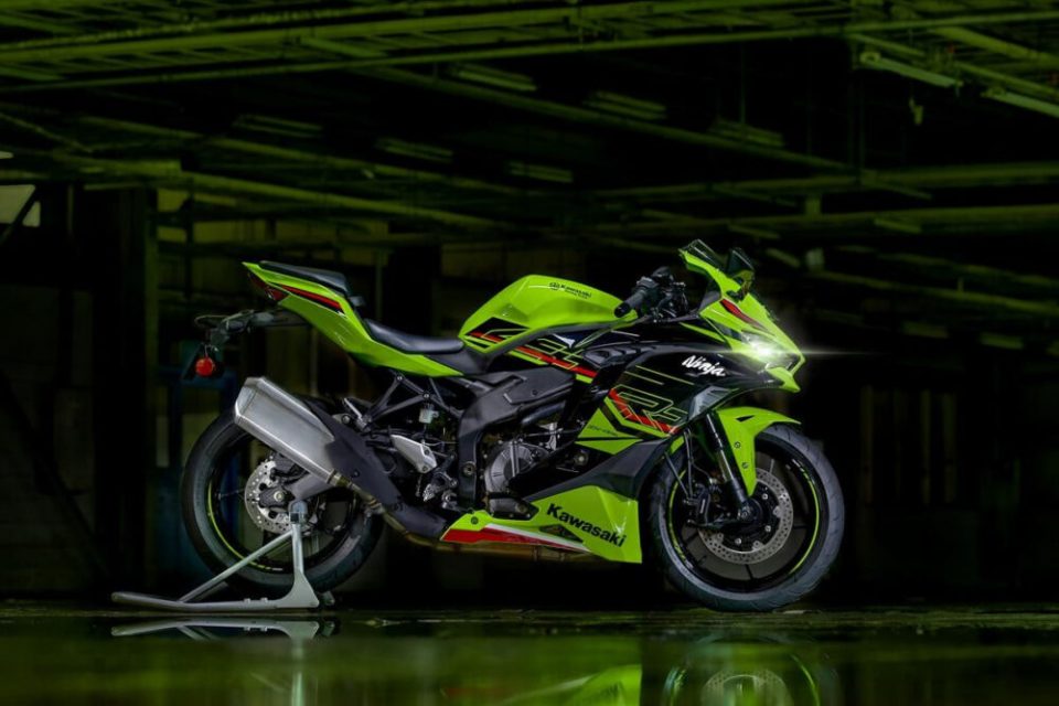 Kawasaki Ninja ZX4R 2024 é lançada com motor de 400cc, 4 cilindros e