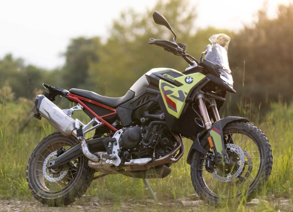 BMW F 900 GS 2024, mais leve, mais potente, mais radical, como um