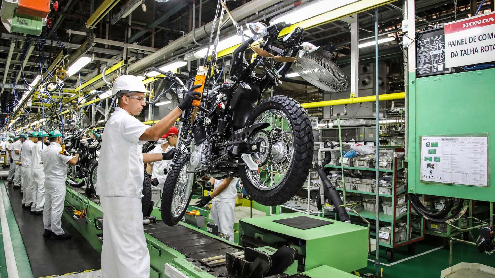 Com fábrica de motos elétricas em Manaus, empresa prevê