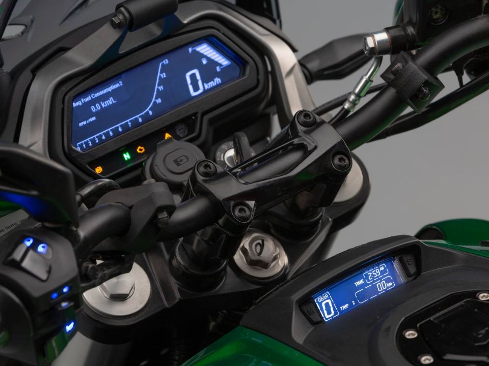 Bajaj Dominar 400 A Rainha das Naked