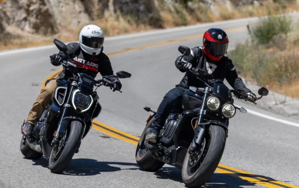 Ducati Diavel V4 2024 vs Triumph Rocket 3 Storm R