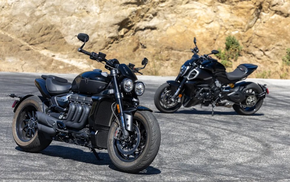 Ducati Diavel V4 2024 vs Triumph Rocket 3 Storm R