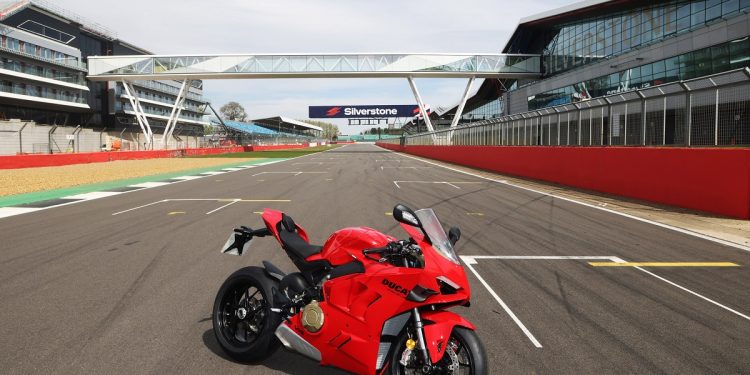 Ducati Panigale V4 2025