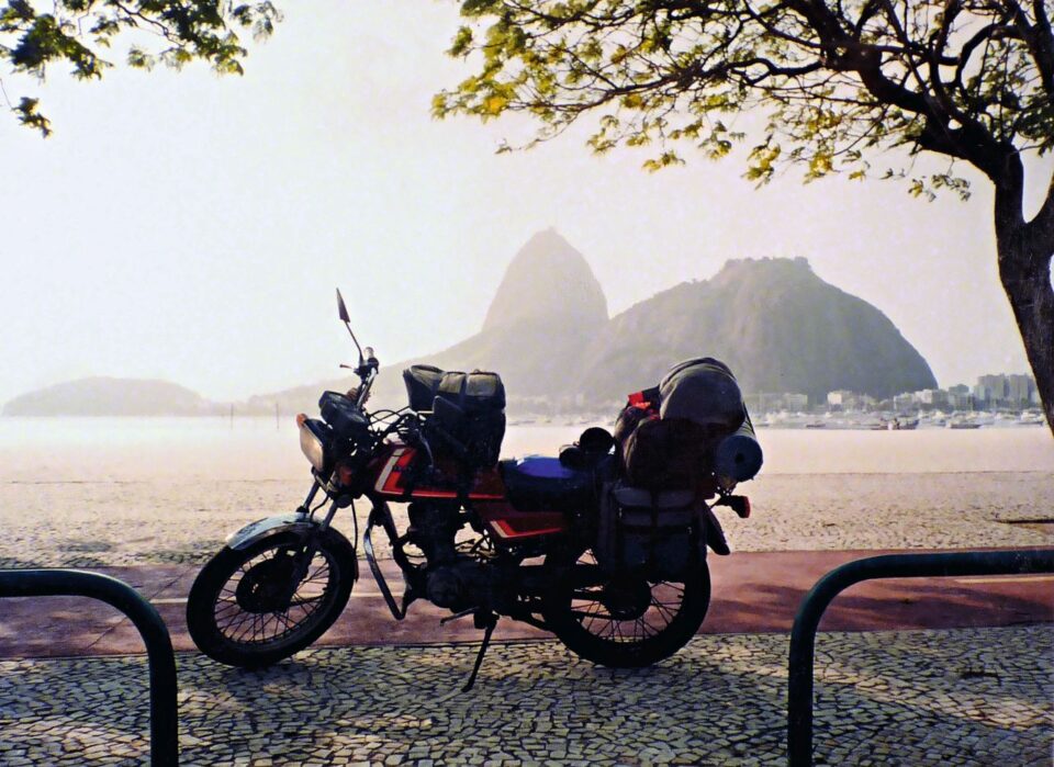 Viajar de Moto Pequena