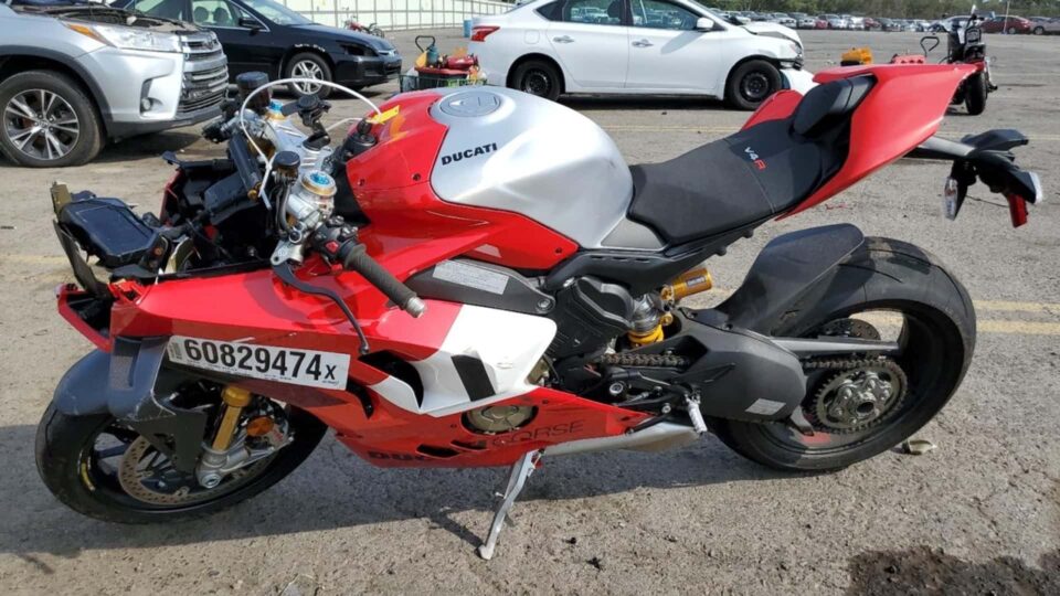 Ducati Panigale V4 R Destruída?