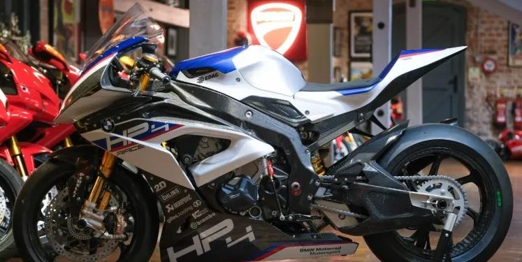 BMW HP4 Race 2025