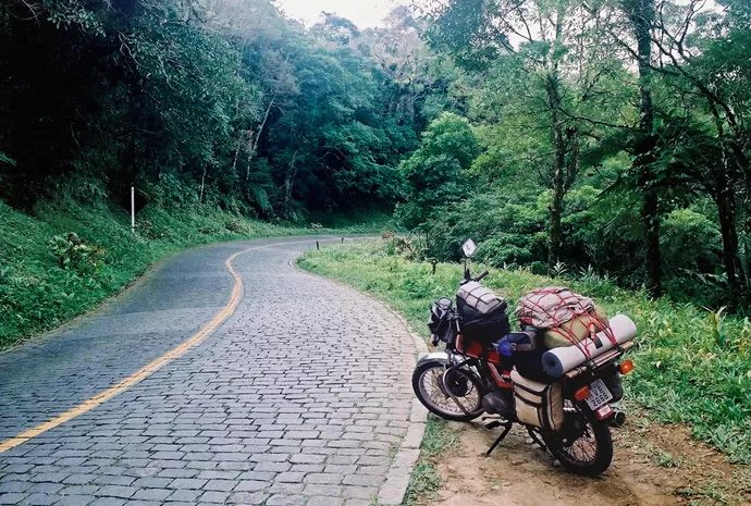 Viajar de Moto Pequena