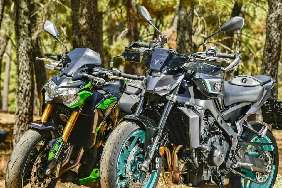 Yamaha MT-09 vs Kawasaki Z900 SE