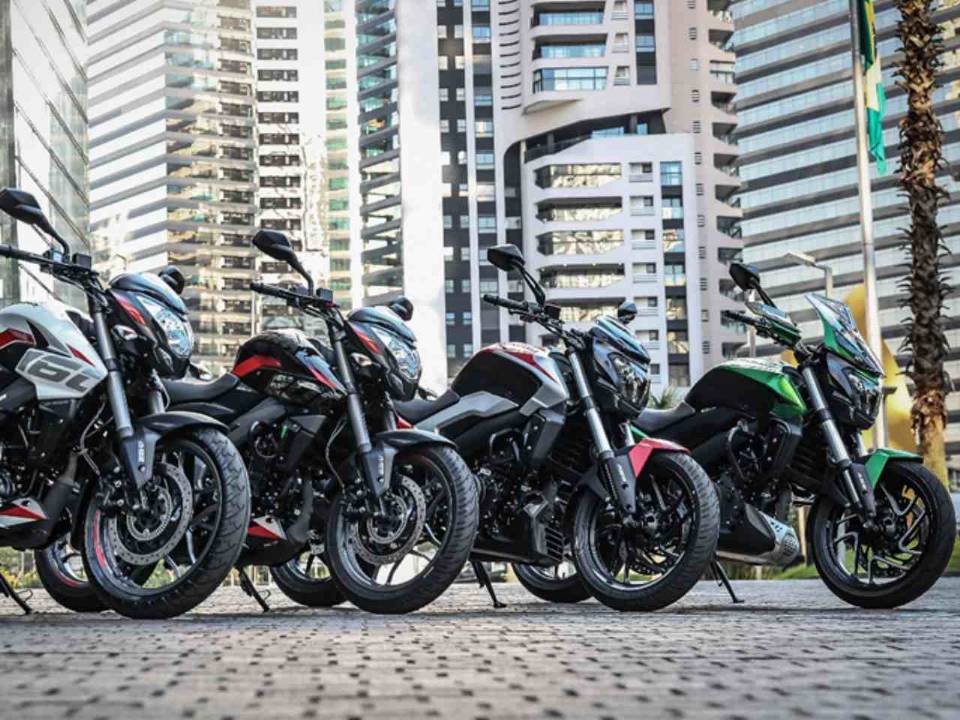 Bajaj comemora venda de 10 mil motocicletas 