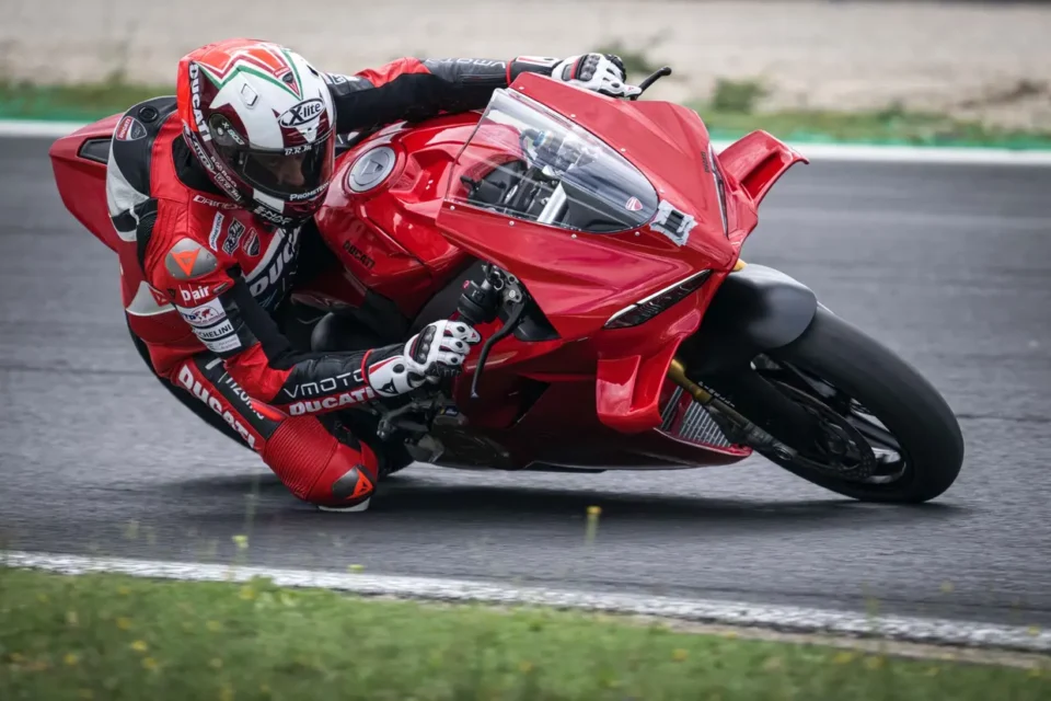 Ducati Panigale V4S 2025