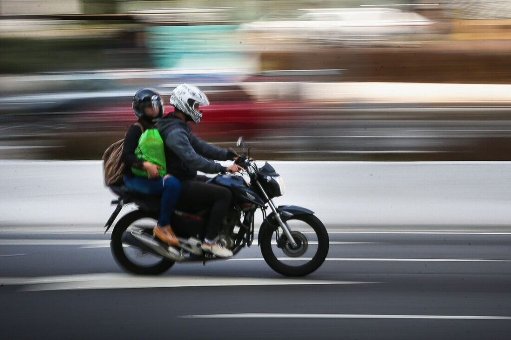 Viagens de moto por aplicativo