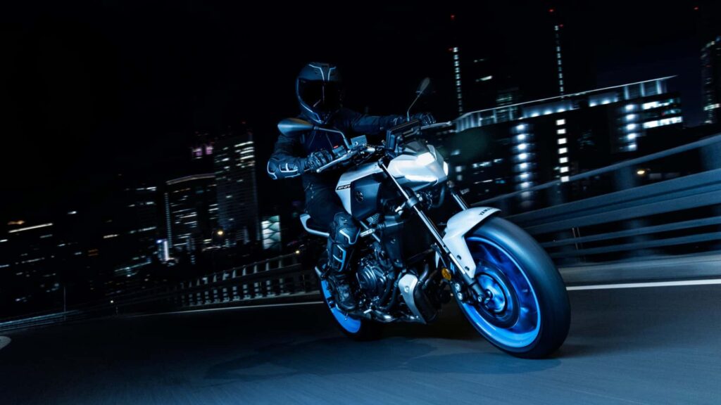 naked Yamaha MT-07 2025