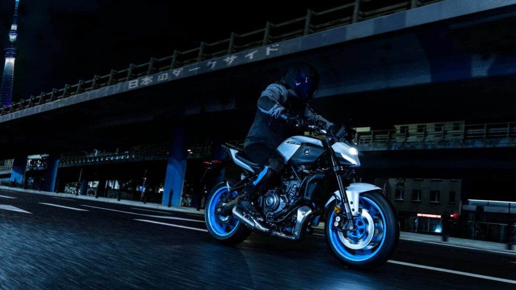 naked Yamaha MT-07 2025