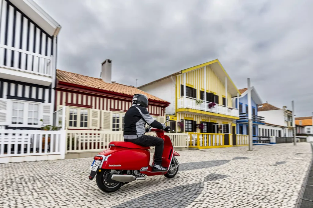 Lambretta X300/G350 The Riders