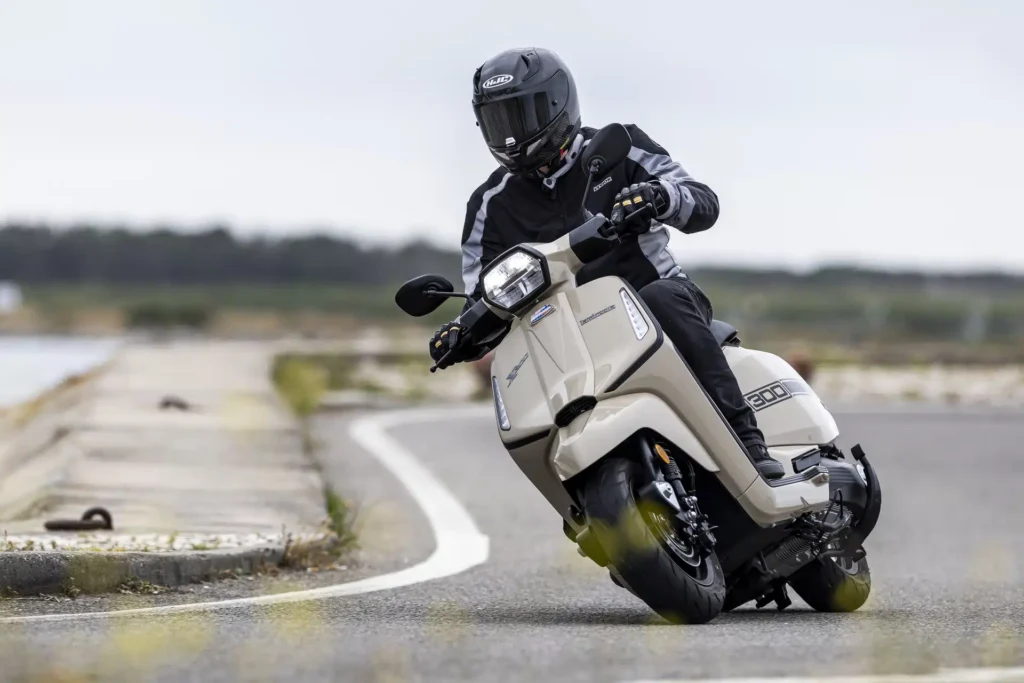 Lambretta X300/G350 The Riders