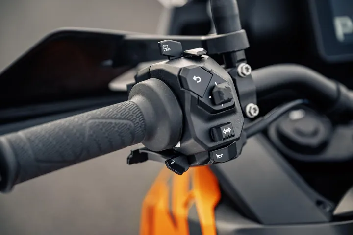 KTM Inova com Novos Painéis TFT