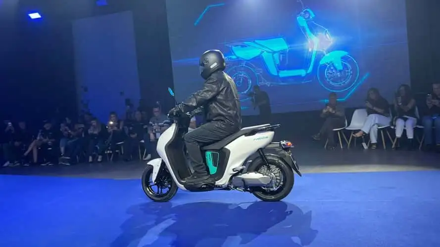 Yamaha Neo's Connected