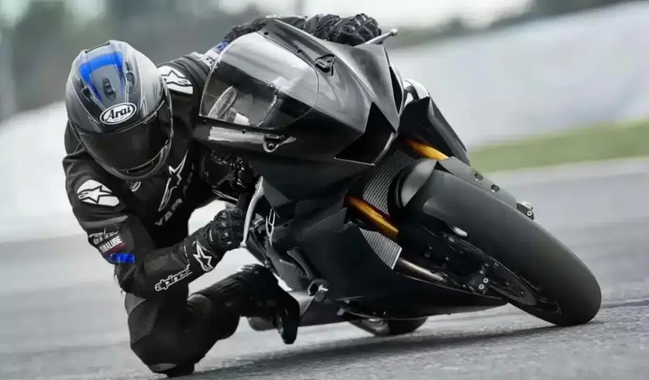 nova Yamaha R9