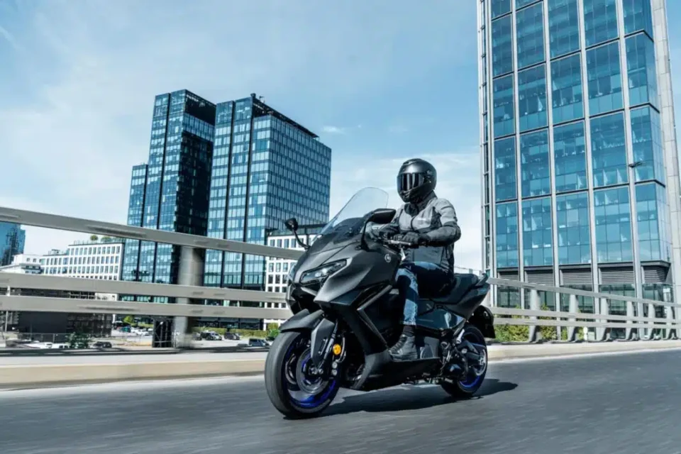 Yamaha TMAX 2025 e TMAX Tech MAX 2025