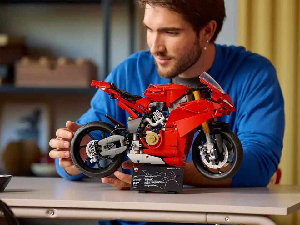 LEGO Ducati Panigale V4 S