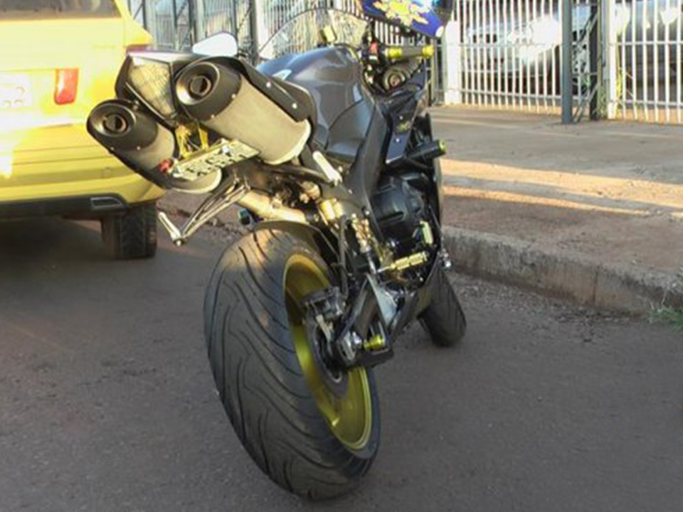  Esconder placa da motocicleta