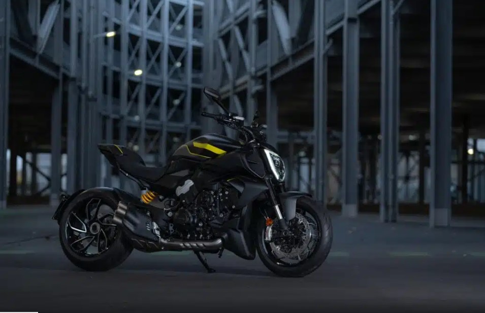  Ducati Diavel V4 2025