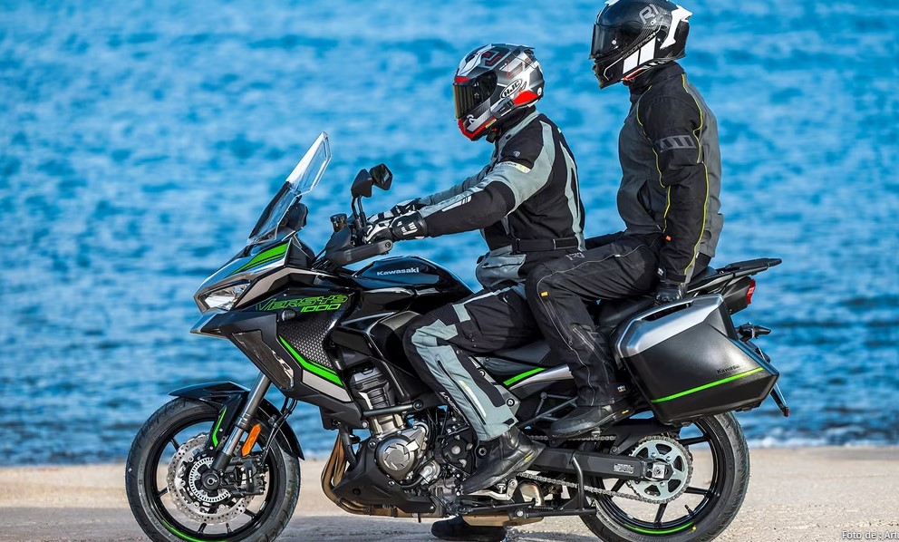 Suzuki GSX-S 1000 GX vs Kawasaki Versys 1000 SE