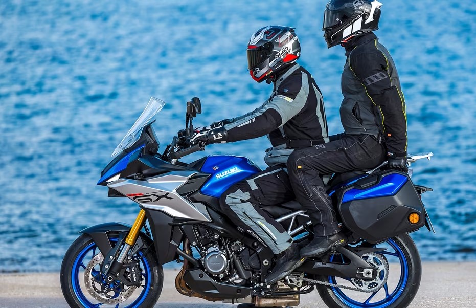 Suzuki GSX-S 1000 GX vs Kawasaki Versys 1000 SE