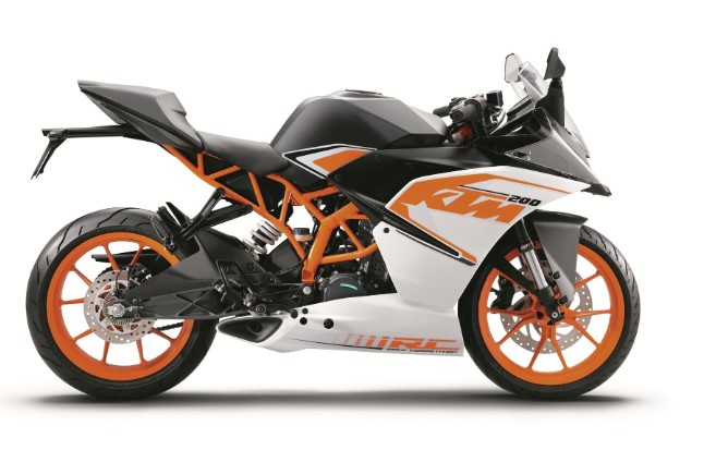 Yamaha R15 ABS 2025 ou KTM RC 200