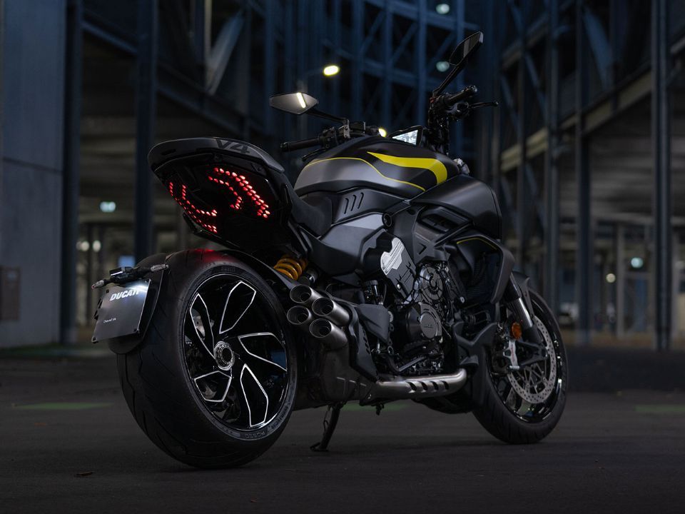 Ducati Diavel V4 2025