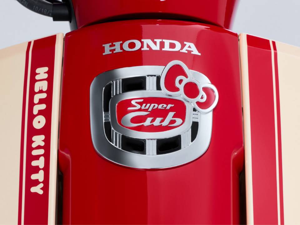 Honda Super Cub Hello Kitty 2025