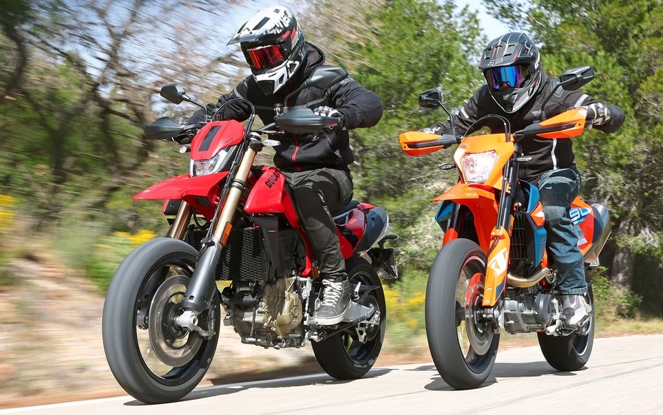 Ducati Hypermotard 698 Mono ou KTM 690 SMC R?