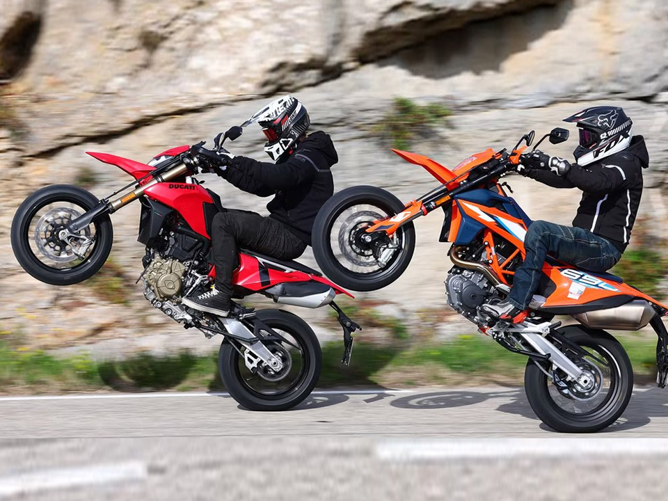 Ducati Hypermotard 698 Mono ou KTM 690 SMC R?