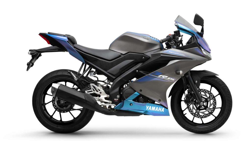 Yamaha R15 ABS 2025 ou KTM RC 200