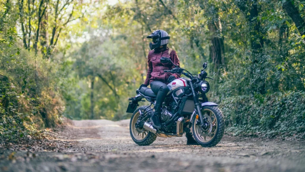 Yamaha XSR900 2025