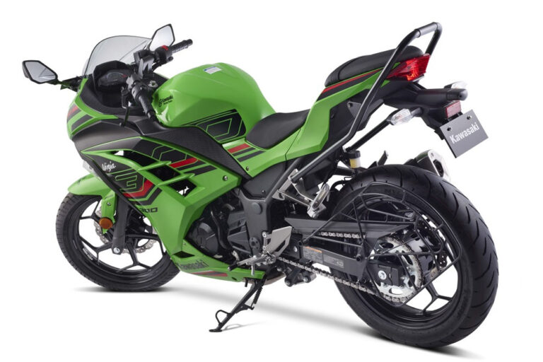 Kawasaki Ninja 300 2025