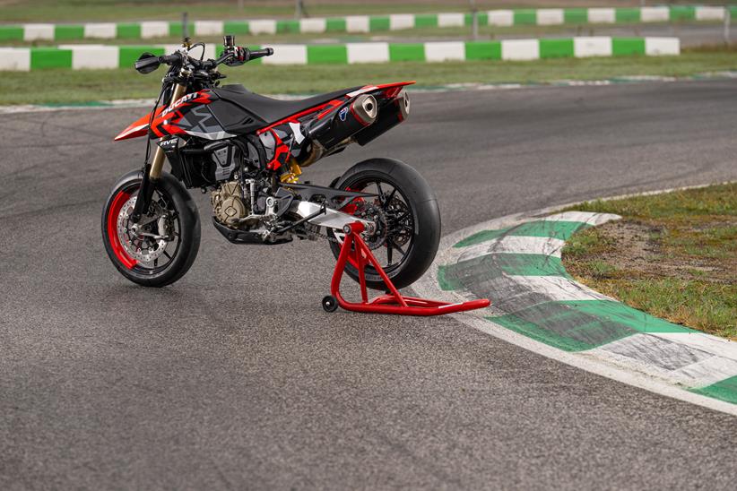 Ducati e a Cautela com as Supermotos