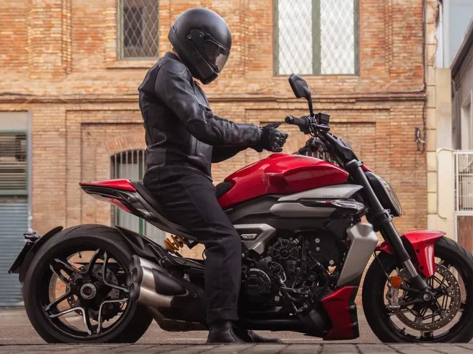 Ducati XDiavel V4 2025