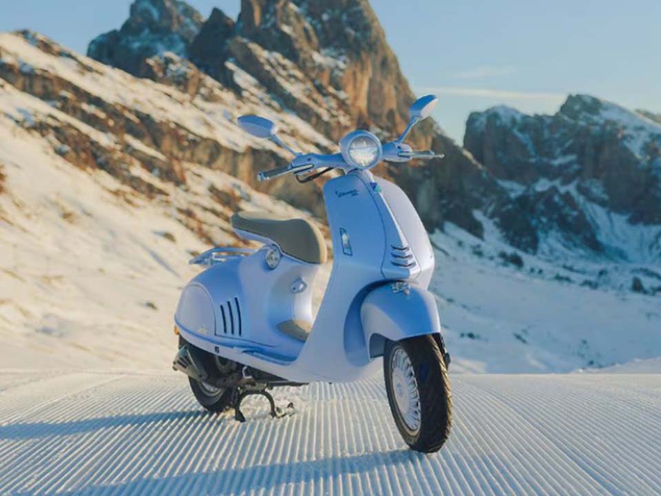 Vespa 946 Snake 2025