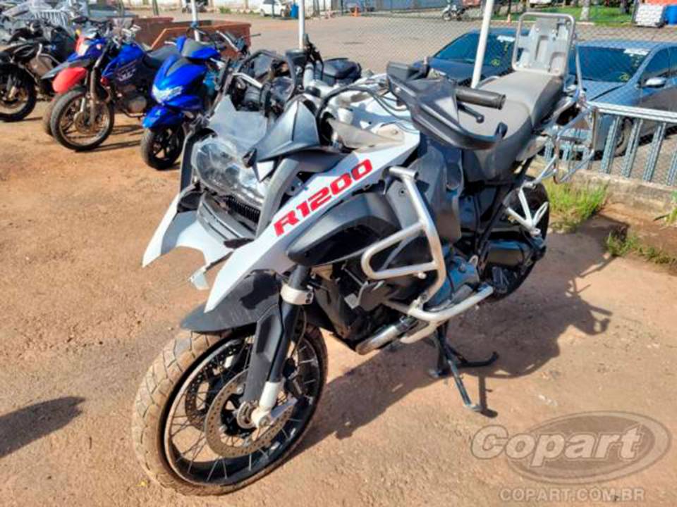 Motos de luxo vão a leilão