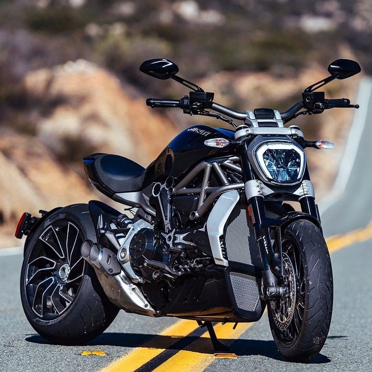 Diavel V4 vs XDiavel S